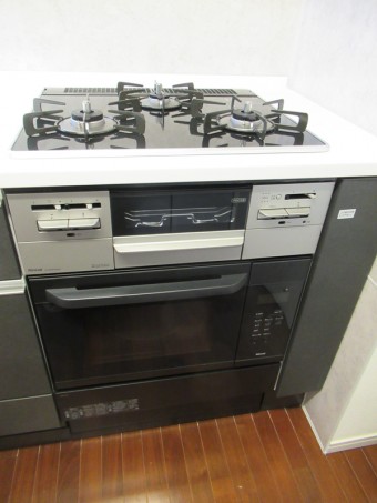 サイズアップして広々としたキッチンに　港区I様邸